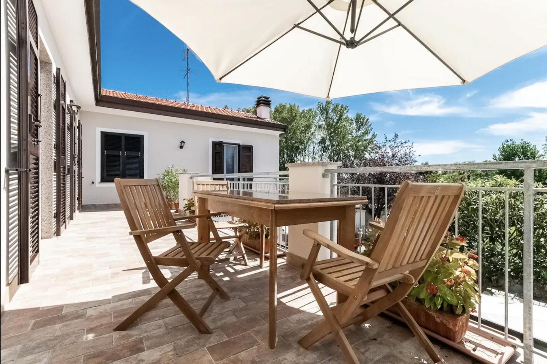 Oasi Di Pace Sarzana Villa Luni ภายนอก รูปภาพ